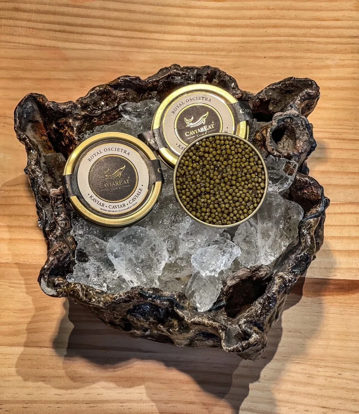 CaviarEat Oscietra caviar presented on ice