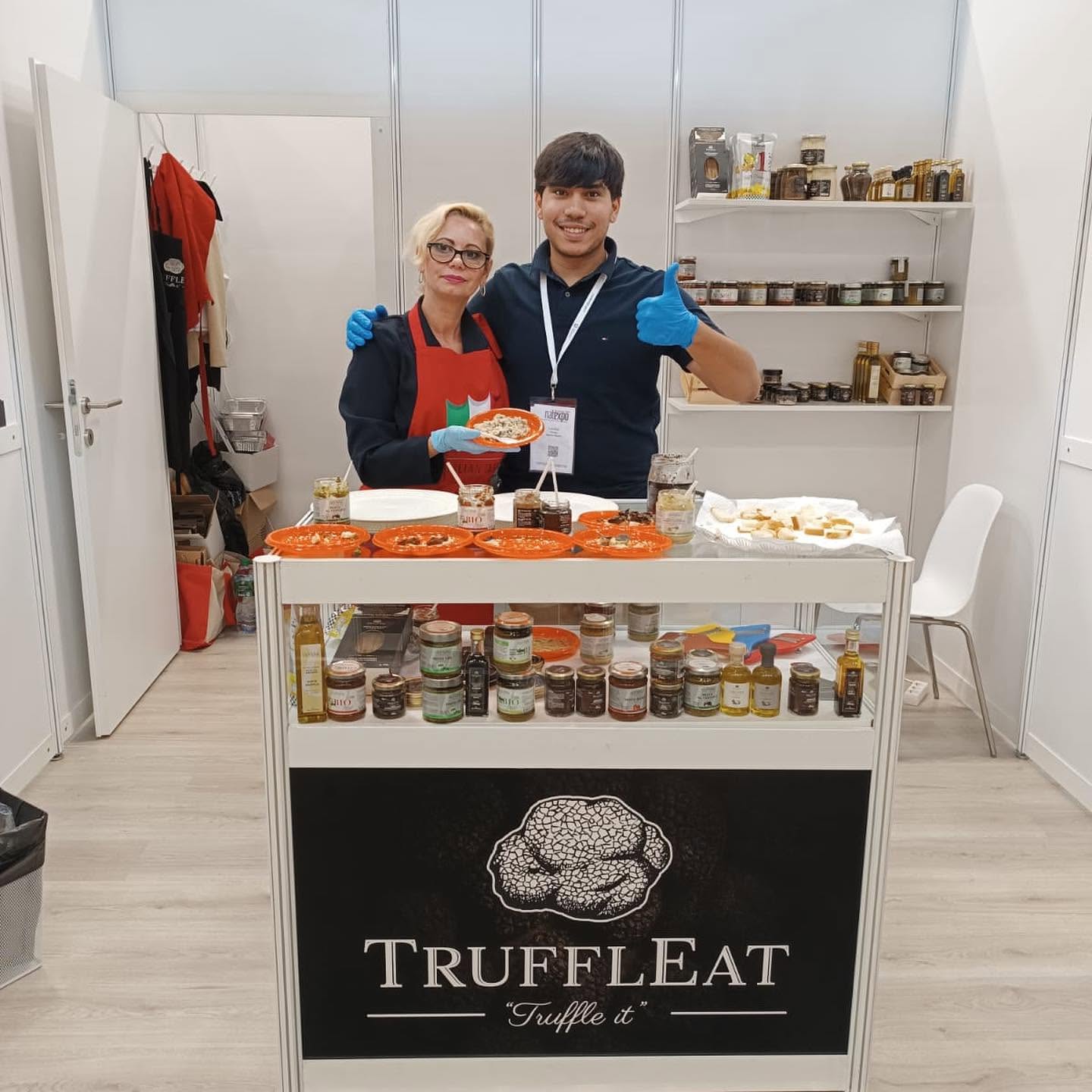 TrufflEat 展台与团队