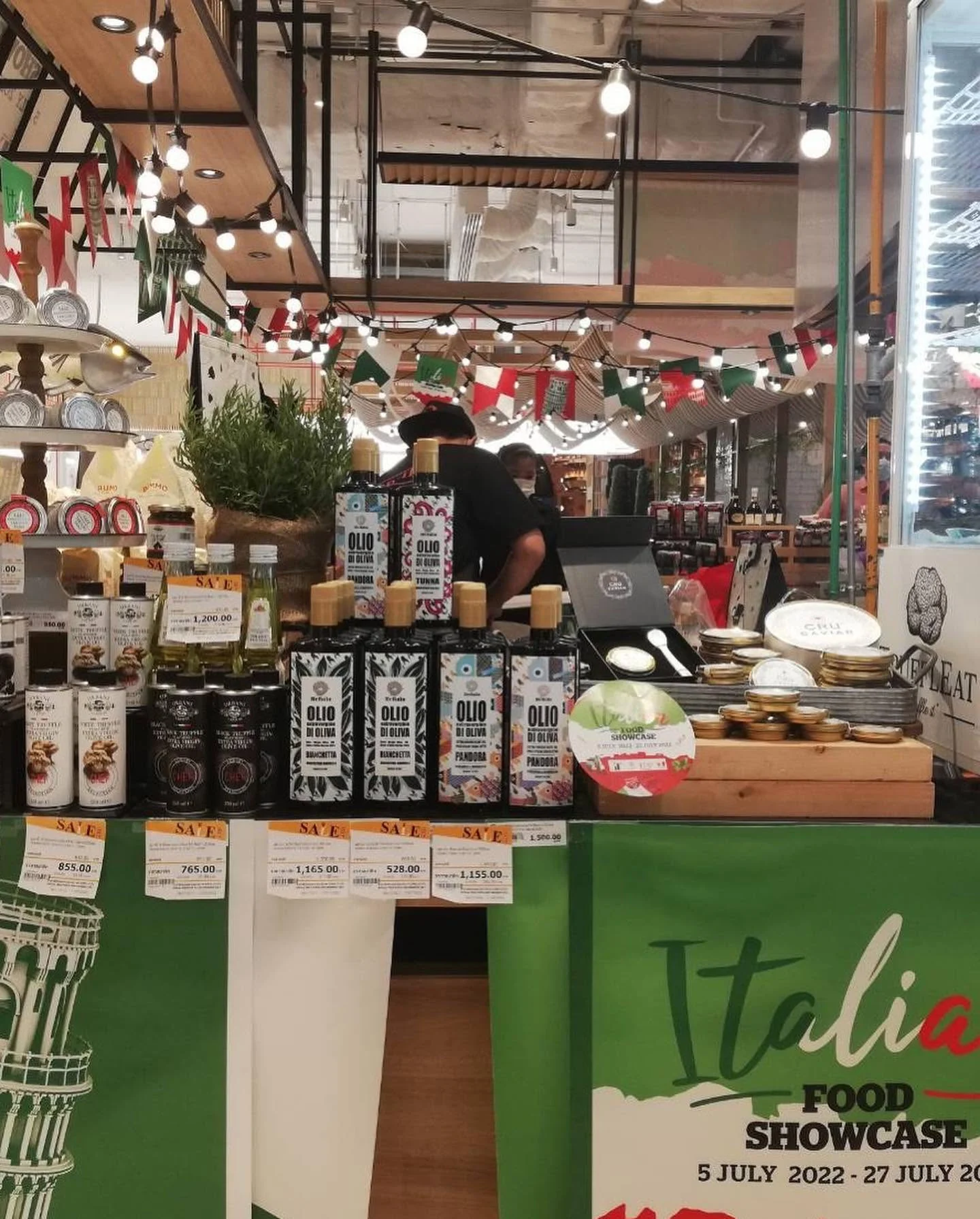 意大利食品展台与橄榄油陈列